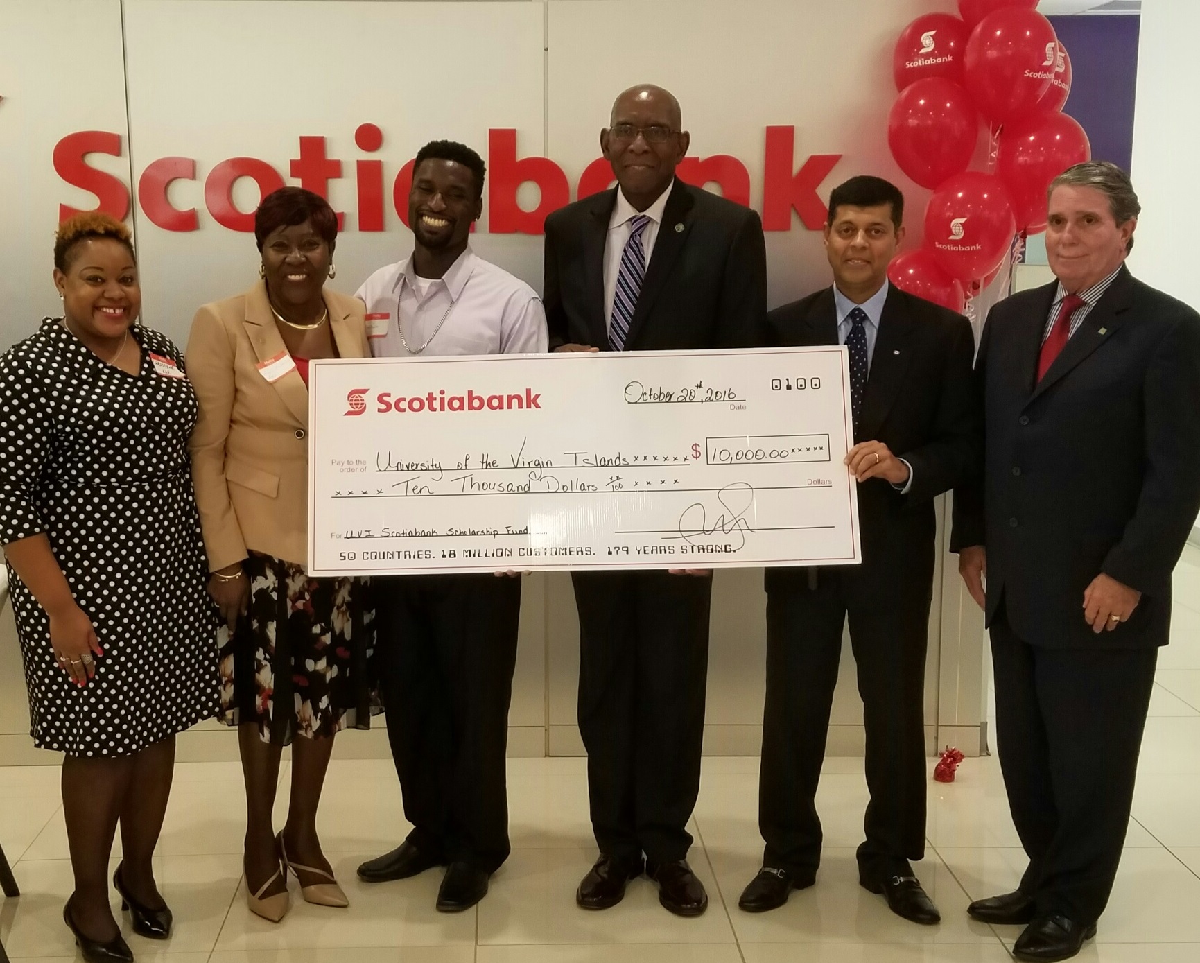 Scotiabank donates $10,000 to two UVI students from St. Croix and St. Thomas.
