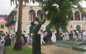 The Dollar fo’ Dollar tour passes through Emancipation Garden. (Priscilla Hintz Rivera photo)