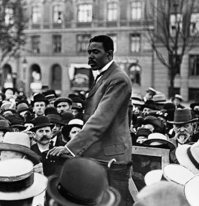 David Hamilton Jackson speaks before a big crowd in Denmark in 1915. It was the first time in Danish history that a black man had spoken in public to an audience.