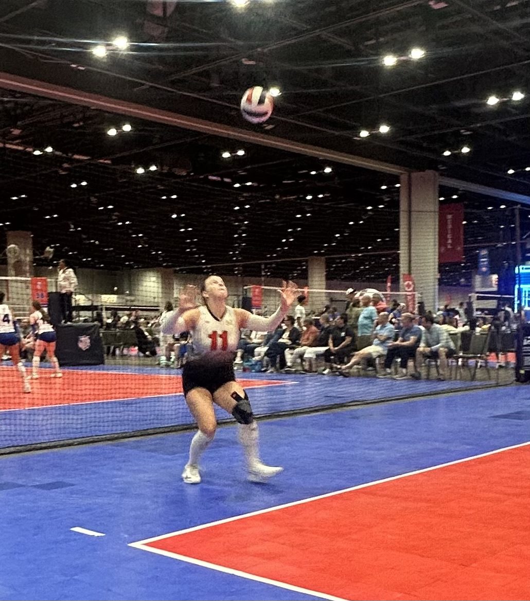 Lindsey Allen serves of Island Mixx 16-1 in her win against Sideout 15/16 Navy at the 2026 AAU National Volleyball Championship. (Photo by Mark Daniel)